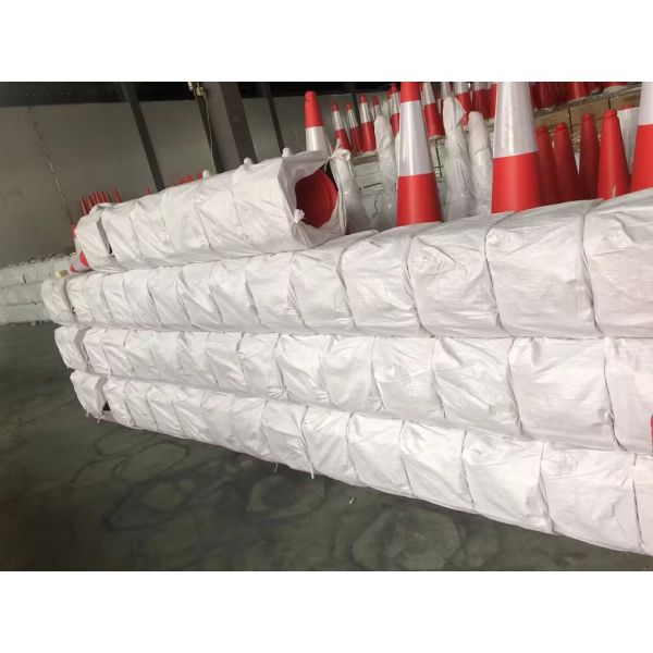 Wholesale 100cm Reflective PE Traffic Cone with Plastic Lifting Ring Roadblock Traffic Warning Product Road Work Cones 50cm 75cm 100cm Traffic Cones Rubber Base PE Traffic Safety Cone