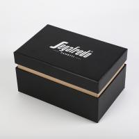 boîte-cadeau noir rigide de base et de couvercle avec le plateau d'application à l'intérieur et l'insertion d'éponge en coupe-circuit adapté aux besoins du client