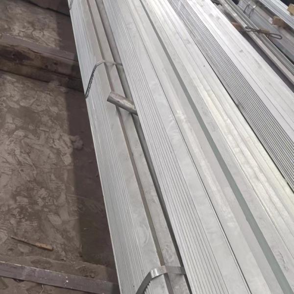 Q235 Гальванизированный угол из мягкой стали для строительных конструкций