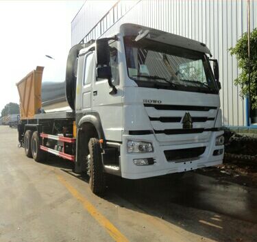 Howo 10 Wheelr 7-10 Cbm Road Maintenance Truck , Liquid Asphalt Delivery Truck