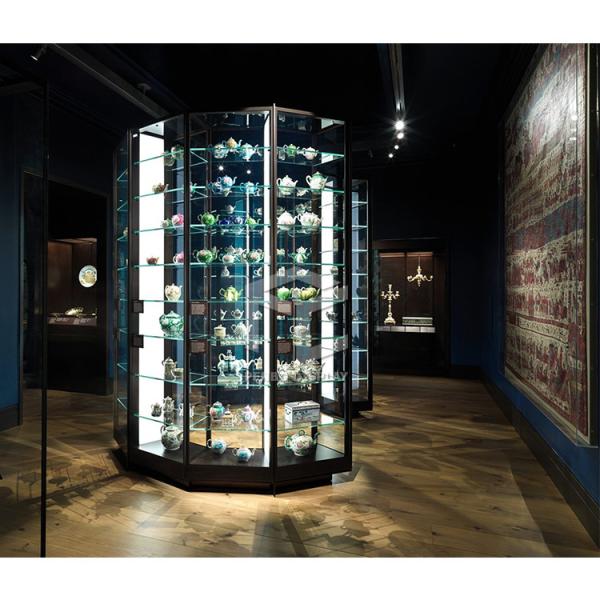 Contador del escaparate de la exhibición del museo del OEM