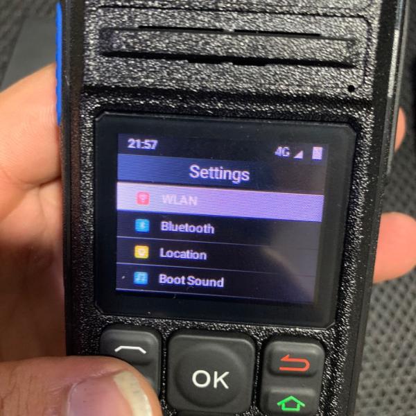 Handheld 4G Walkie Talkie with GPS WCDMA SIM Card WiFi Bluetooth and Zello Wireless