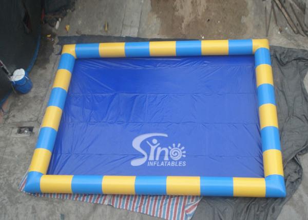 As crianças azuis amarelas da interfase N molham a piscina inflável grande da bola para o arrendamento da zona aberta