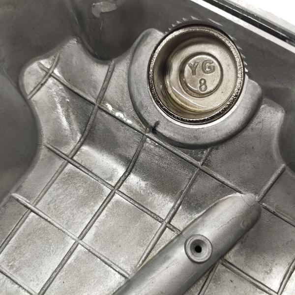 Parties d'assemblage de moteurs à motocyclettes à injection directe pour têtes de cylindres de moteurs communs