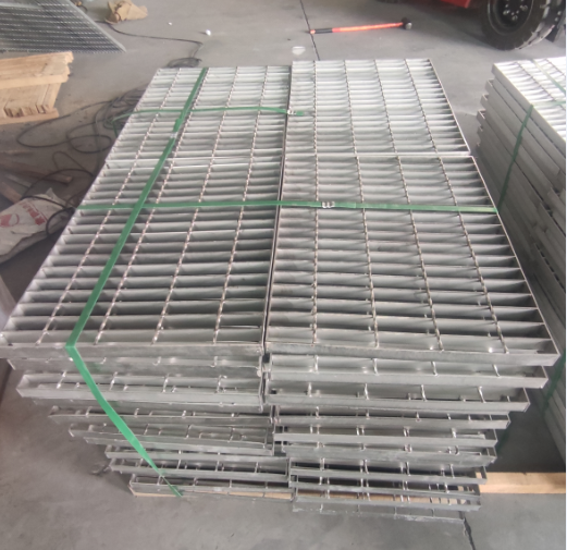 Выход плиты решетки нержавеющей стали прямых связей с розничной торговлей 304 изготовителя плиты решетки нержавеющей стали