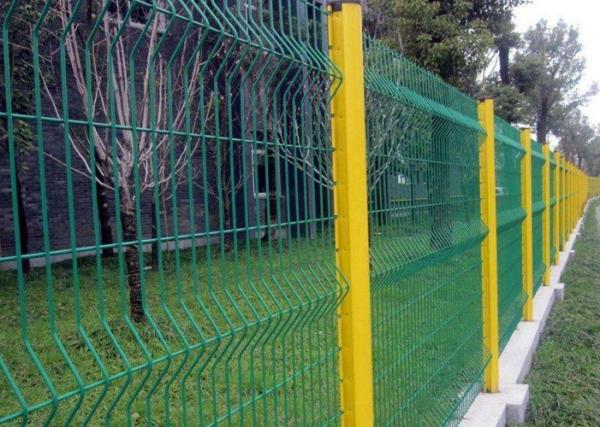 Bend Triangle Wire Mesh Garden Fence Security Heat Resistance With 40x60x1.5 Post Size