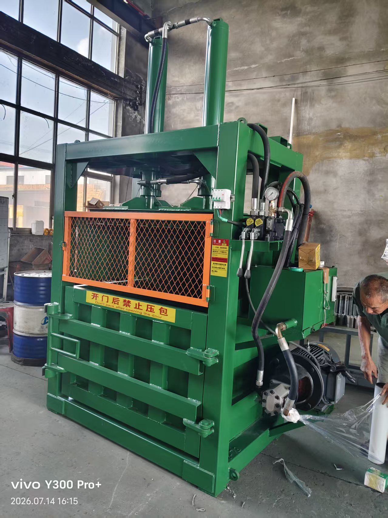 Robust Vertical Hydraulic Scrap Baling Machine Hydraulic Drive Customizable