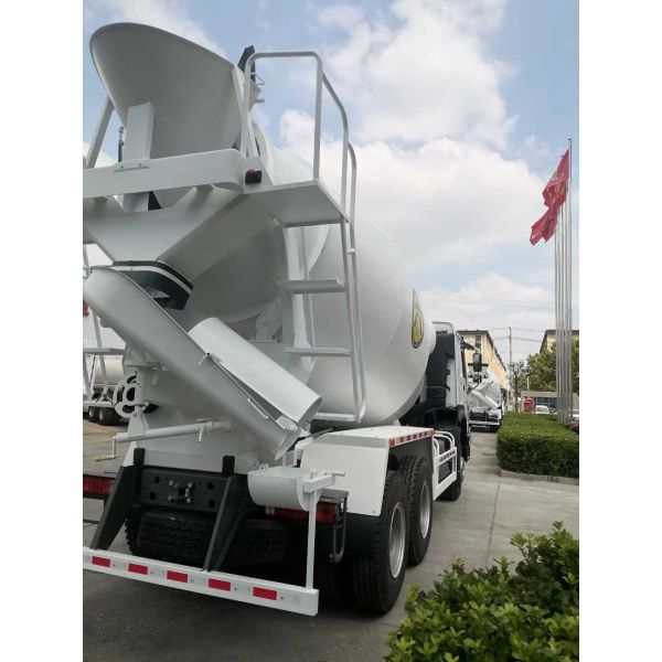 2026 Brand New HOWO 10 Cubic Meter Mixer Truck with 6x4 Drive Type and 336-371 HP Engine for Ghana