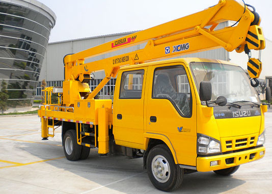 XCMG articulating boom crane / basket crane truck 2T Lifting Capacity
