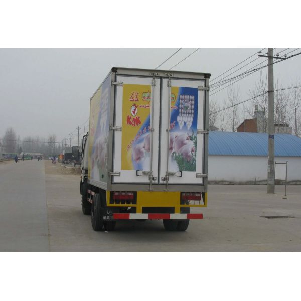 China Dongfeng Refrigerator 4ton/5ton/6ton Light Van Cargo Truck Refrigerated Truck