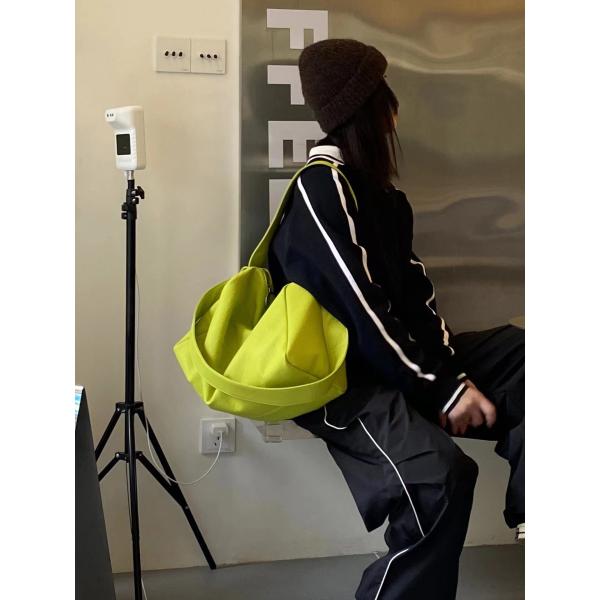 2024 Women's Versatile Tote Bag with Skew Straddle Instagram Design and Large Capacity