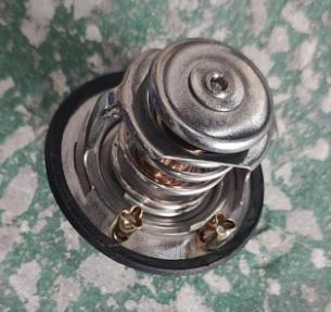 Premium Engine 8976023931 Thermostat 82°C For Isuzu 6HK1 Diesel