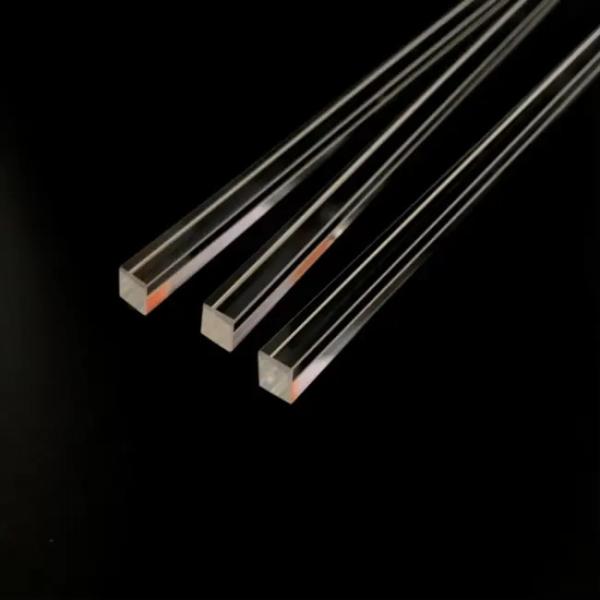Tubes en verre de quartz translucide personnalisés résistants à la chaleur avec une extrémité ouverte pour laboratoire industriel