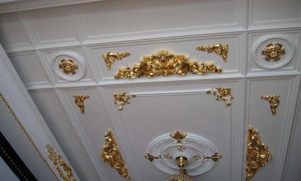 White PU Decorative Cabinet Crown Moulding Line for Plain Panel
