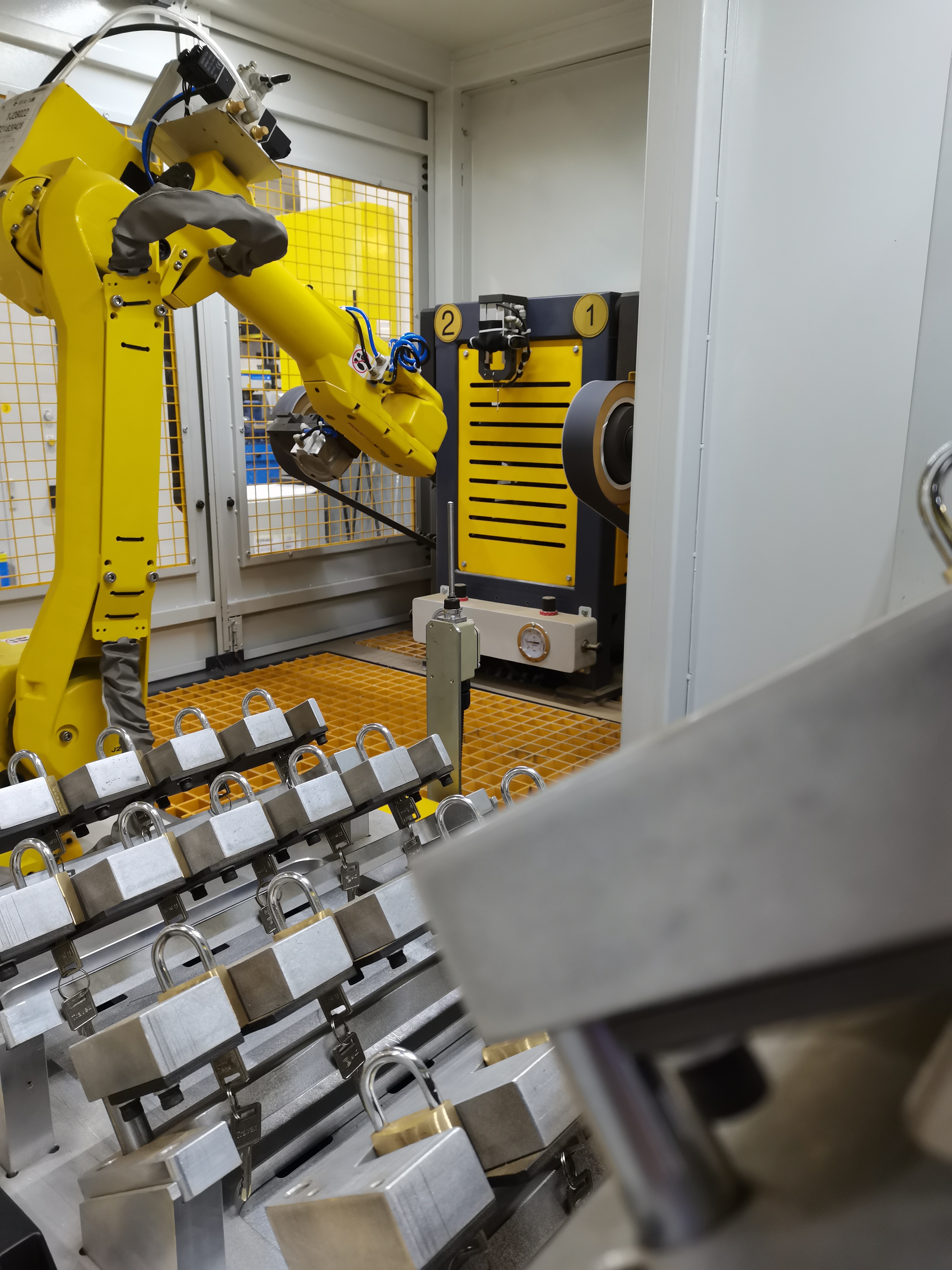 Labor-saving Robotic Polishing Machine For Padlock