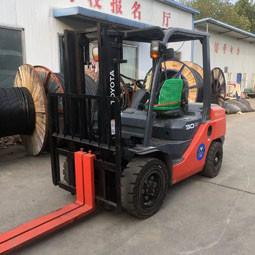 Toyota 8F 3 Ton Used Forklift With Diesel Engine 3m Lifting Height