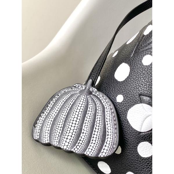 Сумка NéOnoé MM Louis Vuitton Yayoi Kusama дам белая черная