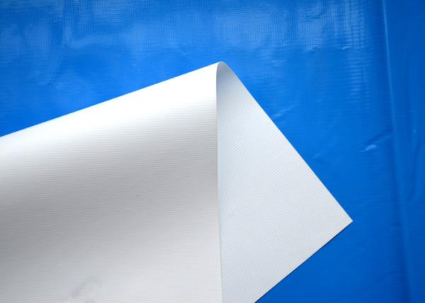 Bandeira macia da propaganda do PVC de 550 G/M, bandeiras exteriores do Pvc do cabo flexível longo da vida útil