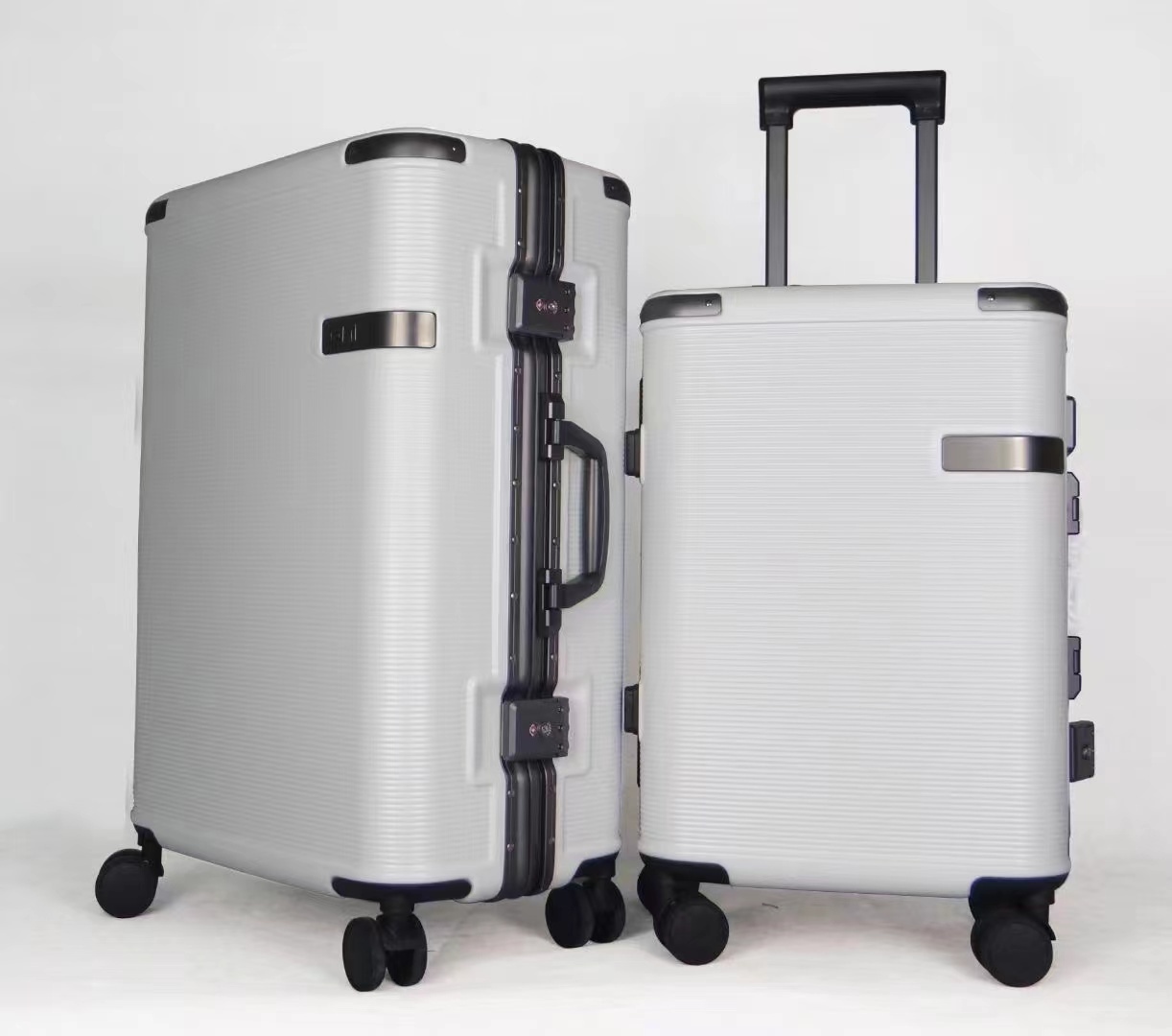 Unisex Large Capacity Spinner Trolley Luggage Minimalist Design Aluminum Frame Suitcase Anti-Lock Braking System PC ABS Travel