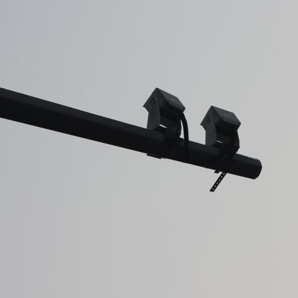 Tapered L Shaped Galvanized Solar CCTV Pole Camera Mounting Extension Q460