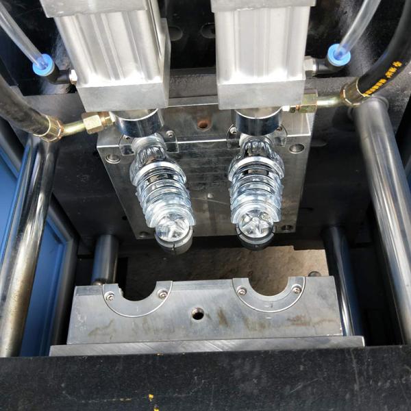 2 литровая полуавтоматическая ПЭТ-дующая машина для повышения эффективности производства небольших бутылок