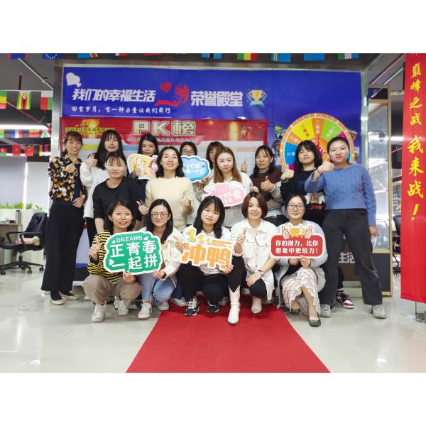 Customized Embroidery Cloth Stick Cartoon Daisy Iron On Patches Merrow Border