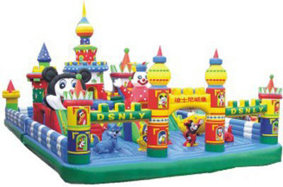 0.55mmポリ塩化ビニールの防水シートの屋外の膨脹可能な遊園地のトランポリン