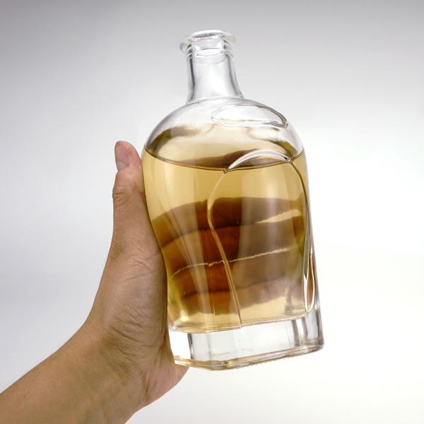 700ml/750ml Capacity Glass Wine Bottle With Lid For Customized Engraving And Branding