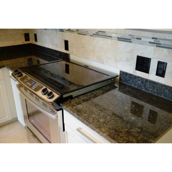 Bathroom / Kitchen Green Solid Granite Worktops 0.01% Water Absorption