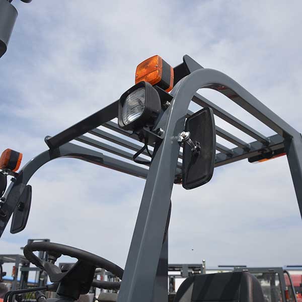 3000kgs Diesel Counterbalance Triplex Mast With Pull And Push Attachment