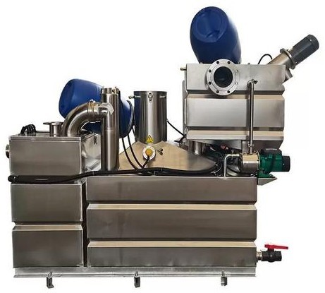 Gravity oil-water separator