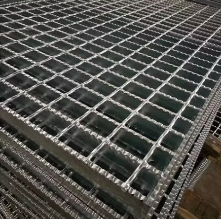 Heavy Duty Anti-Slip Serrated Hot-DIP Galvanized Steel Grating for Outdoor Drainage and Platforms