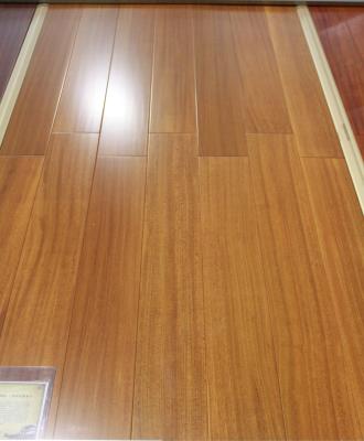 Plancher en bois de Doussie