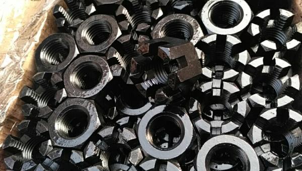 M30-3.5 Slotted & Castle Nut Black Surface DIN935,Grade 8 carbon steel