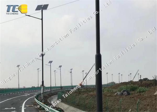 A estrada posta solar branca fresca ilumina a luz de rua 30w solar conduzida exterior de 6M