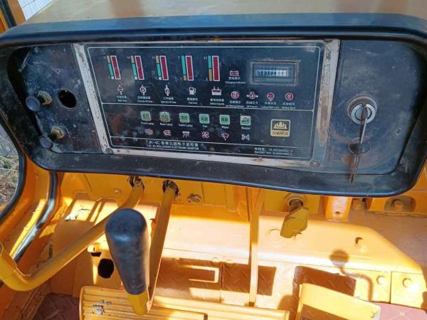 Buldoseira de rastreamento CAT D6 fabricada nos EUA com lâmina de 3,4 m e capacidade de lâmina de 5,2-8,5 m3