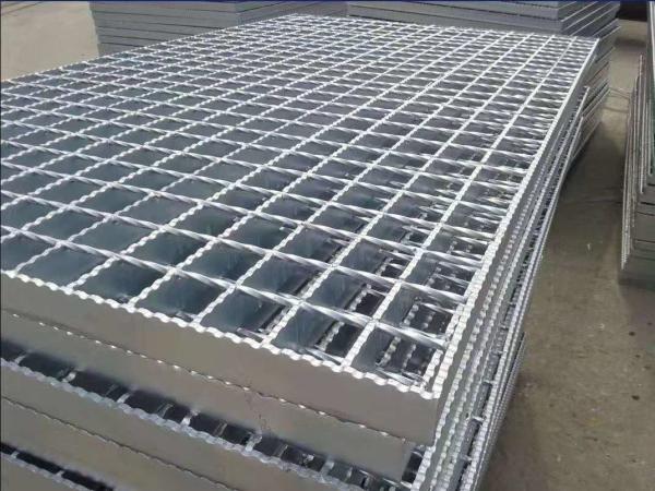 30*100mm Galvanized Welded Steel Grating Outdoor Metal Grate Walkway