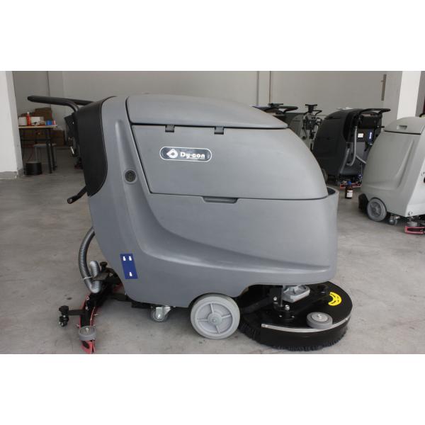 El CE certificó el paseo detrás del equipo de la limpieza del piso gris/naranja/azul