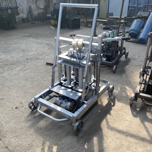 Good Hollow Block Making Machine for Concrete Clay Voltage 380V Weight KG 200 kg