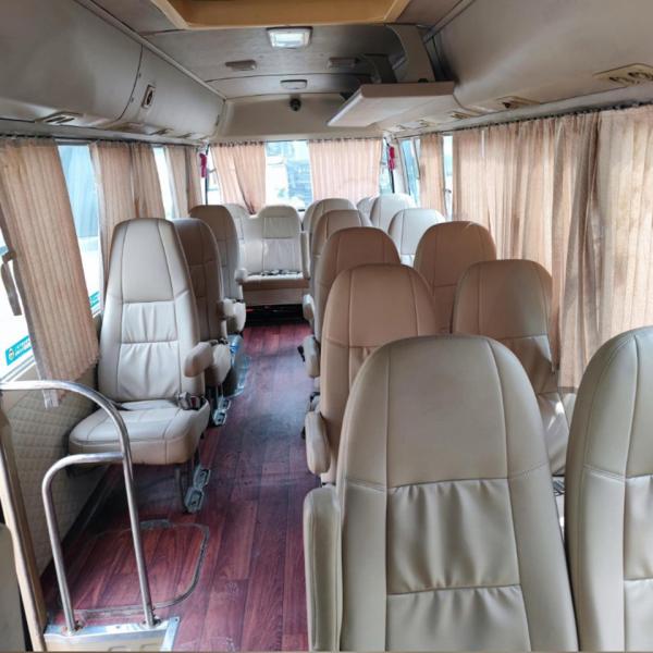 Autobús Euro 4 de segunda mano, Furgoneta de 20 pasajeros usada en venta