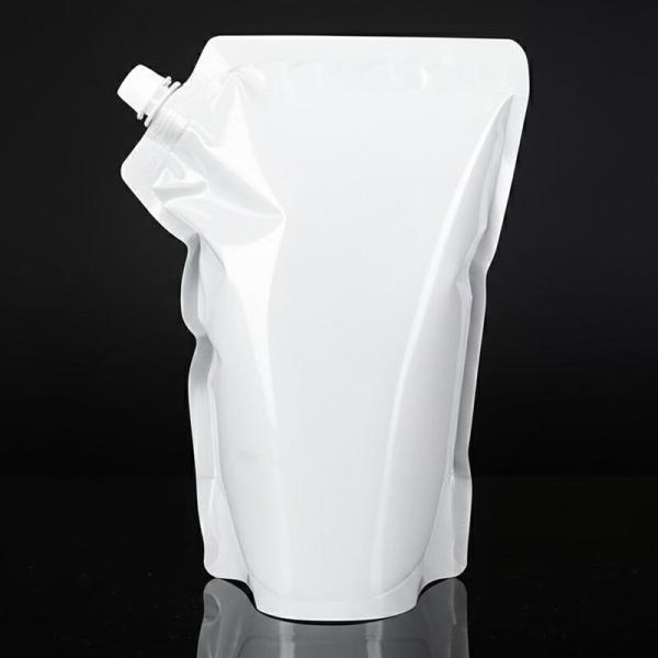 Sacoche à bouteille durable et pratique avec poignée pour emballage de détergent pour les vêtements.