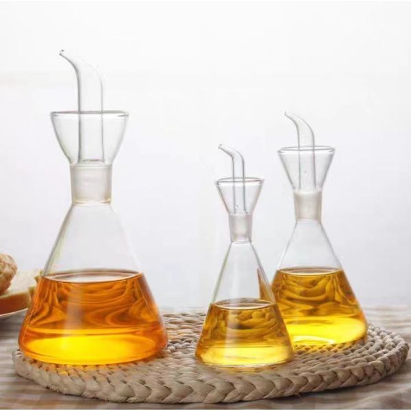IKOO High Borosilicate Glass Oil Cruet and Decanter with 700ml Capacity and Non-drip Design for Kitchen