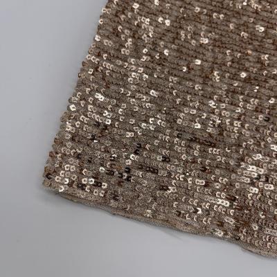 Des séquins de tissu brodé de différents modèles et styles disponibles