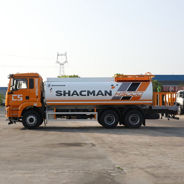 SHACMAN H3000 Water Tanker Truck 6×4 For 40-60km/h Full Load Operation