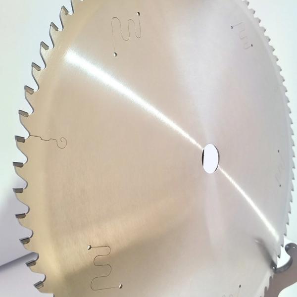 Anti Vibration 4mm Teeth Diamond Circular Saw Blades HRC50 For Quarry Stone Slabs