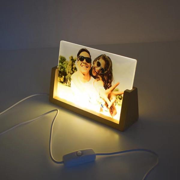Panel de fotos acrílico de sublimación con base de madera LED en forma de U, marco de fotos conmemorativo de escritorio personalizado con iluminación