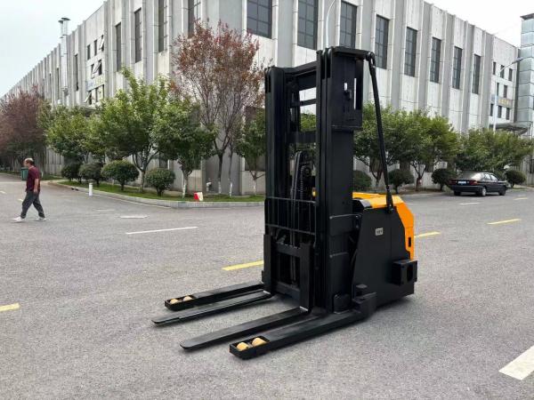 Non-standard Stacking AGB body Height 5000 mm Fork Leg Width 1380mm Curve Automatic Deceleration Device