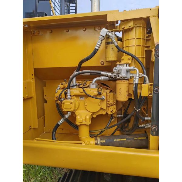 Used tracked Excavator Chinese brand 21T in excellent condition  capacity 1m³ rated power 103kW for construction
