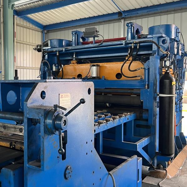 Línea de producción de nivelación y corte transversal de placas medianas y gruesas para los mercados nacionales