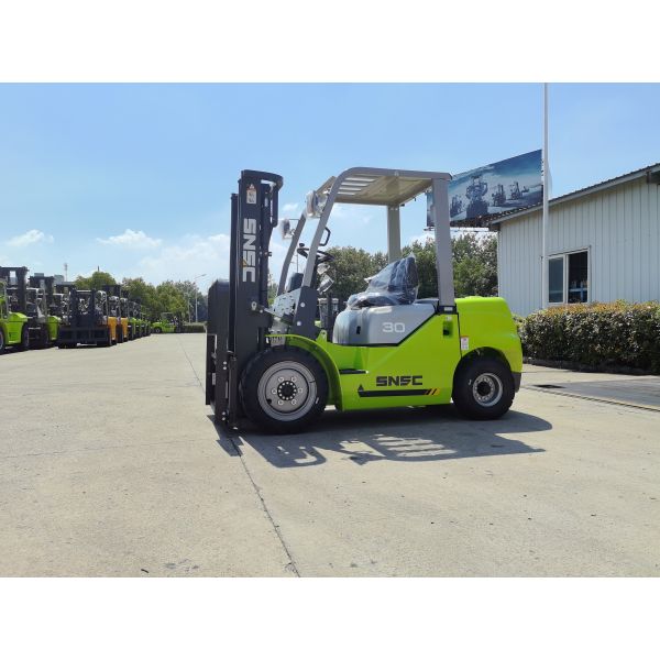 3 Ton Diesel Warehouse Forklift Strong Frame Durable Diesel Engine Stable Performance